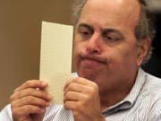 Das könnte Wochen dauern: In Florida droht eine aufwändige Neuauszählung von Wahlstimmen per Hand. (Bild: KEYSTONE/AP/WILFREDO LEE)