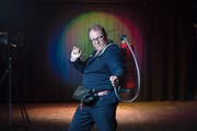 Stefan Heuss, Erfinder seltsamer Maschinen (bekannt aus «Giacobbo/Müller»), tritt ab 19. Dezember im Kleintheater Luzern auf. (Bild: PD)