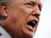 US-Präsident Donald Trump spricht zu den Medien - zuvor hat er das verschärfte US-Asylrecht in Kraft gesetzt. (Bild: KEYSTONE/AP/EVAN VUCCI)