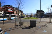 Der Bus nach Lichtensteig fährt in die Bahnhofstrasse. Der Projektperimeter endet auf der südlichen Seite beim Bahnhofkreisel. (Bild: Raffaela Arnold)