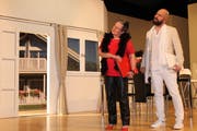 Düvell (Brigitte Inderkum) und Engelen (Thomas Bär) im Vorhimmel. (Bild: Robi Kuster (Spiringen, 7. November 2018))