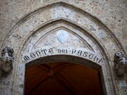 Einsparungen haben der ältesten Bank der Welt, Monte dei Paschi, zu einem Gewinn verholfen. (Bild: KEYSTONE/EPA/MATTIA SEDDA)