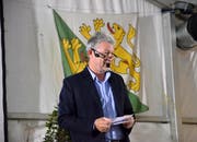 Gemeindepräsident Hans Mäder begrüsst über 180 Gewerbler zum Gewerbeapéro. (Bilder: Christoph Heer)