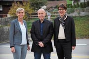 Präsident Karl Walker mit den neuen Vorstandsmitgliedern Daniela Planzer-Nauer (links) und Luzia Gisler. (Bild: Urs Hanhart (Wassen, 9. November 2018))