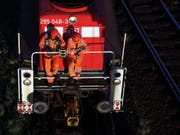 In Basel ist es in der Nacht auf Freitag zu einem tödlichen Unfall mit einer Rangierlokomotive gekommen. (Bild: KEYSTONE/AP dapd/Axel Heimken)