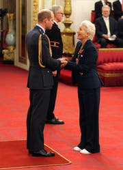 Emma Thompson wurde von Prinz William zur «Dame Commander of the British Empire» (Jonathan Brady/PA via AP)