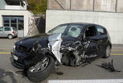 Eines der beteiligten Autos. (Bild: Schwyzer Polizei)