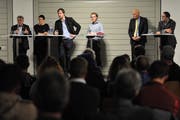 Podiumsdiskussion zur Selbstbestimmungsinitiative in Altdorf. Von links: Markus Züst, Jolanda Joos, Flavio Gisler, Moderator Florian Arnold, Roland Lutz und Pascal Blöchlinger. (Bild: Urs Hanhart, Altdorf, 8. November 2018)