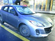Spuren der Kollision: An der Baselstrasse in Luzern erfasst ein Auto einen Fussgänger. (Bild: Luzerner Polizei)