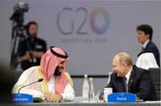 Saudi Arabiens Kronprinz Mohammed bin Salman, links, und der russische Präsident Vladimir Putin in Buenos Aires. (Bild: AP Photo/Natacha Pisarenko)