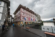 Anstelle des Modegeschäfts Schild zieht bald der Maxi Bazar ein. (Bild: Dominik Wunderli (Luzern, 12. Mai 2017))