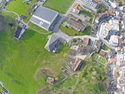 Die Stadt betreibt zwei Fotovoltaikanlagen: Eine befindet sich auf dem Dach der Turnhalle Kugelwis. (Bild: PD)