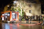 Mehrere Dutzend Feuerwehrleute standen im Einsatz. (Bild: Mario Testa)