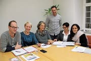 Integrationskommission: Kornel Stöckli, Gemeinderätin Yvonne Leuppi (Leiterin), Suzanne Strebel, Martin Schneider, Melanie Chastagnol, Zejnepe Qerimi (von links). (Bild: Andrea Weibel)