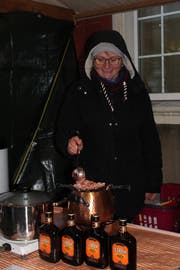 Die klassische Feuerzangenbowle wärmt von Innen. (Bilder: Judith Meyer)