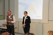 Schulpräsident Andreas Wirth und Psychologin Doris Grauwiler. (Bild: PD)