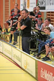 Trainer Sascha Rhyner während eines Spiels. (Bild: Roger Zbinden (Zug, 23. September 2017))