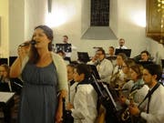 Die Schwester des Dirigenten, Bettina Steinbrunner, sang berührende Töne. (Bild: PD)