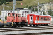 Eine Diesel-Rangierlok der Matterhorn-Gotthard-Bahn im Bahnhof von Andermatt. (Bild: Robert Bachmann (Andermatt, 4. September 2016))
