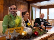 Gallus Knechtle und Melanie Gmünder der Firma Pfefferbeere, sowie Fefi Sutter von der Stiftung Wildkirchli, von links, aufgenommen an einer Medienkonferenz zur Nachfolge des Wirtepaares des weltbekannten Berggasthaus Äscher, am Montag, 10. Dezember 2018, in Wasserauen. (Bild: KEYSTONE/GIAN EHRENZELLER)