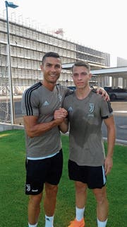 Cendrim Kameraj (rechts) ist beeindruckt vom Auftreten des Superstars Cristiano Ronaldo. (Bild: PD)