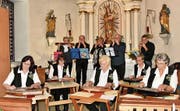 Die beiden seltenen Musikformationen mit fünf Zitherfrauen und fünf Mundharmonikern waren für das Publikum bereichernd. (Bild: Heidy Beyeler)