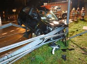 Das Auto fuhr in die Leitplanke. (Bild: Luzerner Polizei)