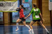 Auch Tanja Marjanac (links), die beste Emmer Spielerin, ist nicht fit genug. Bild: Nadia Schärli (Kriens, 8. Dezember 2018)