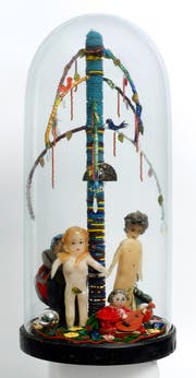 Adam und Eva unter dem Paradiesbaum.