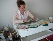 Viviane Dommann, ursprünglich Primarlehrerin, setzt seit rund 20 Jahren voll und ganz aufs Illustrieren. (Bild: PD)