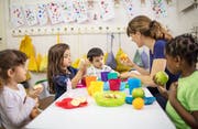 Der neu gegründete Verein will im geplanten Familienzentrum Rorschach mit einem Elternkaffee und einem Kinderhütedienst starten. (Bild: Getty)