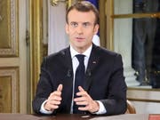 Frankreichs Präsident Emmanuel Macron hat in einer Fernsehansprache gegenüber der Protestbewegung der «Gelbwesten» Zugeständnisse angekündigt. EPA/LUDOVIC MARIN / POOL MAXPPP OUT (Bild: KEYSTONE/EPA AFP POOL/LUDOVIC MARIN / POOL)