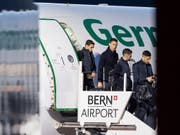 Die Mannschaft von Juventus Turin mit Superstar Cristiano Ronaldo ist am Dienstagabend auf dem Flugplatz Bern-Belp gelandet. Am Mittwochabend trifft die Mannschaft im Rahmen der Champions League auf die Berner Young Boys. EPA/ANTHONY ANEX (Bild: KEYSTONE/EPA KEYSTONE/ANTHONY ANEX)