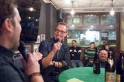 Stadion trifft Stadt: Matthias Hüppi im Fanlokal Bierhof. (Bild: Urs Bucher)