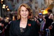 Mischte bei ihrem Auftritt im KKL Persönliches mit Humorvollem: Senta Berger. Bild: Getty