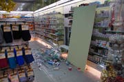 Die Einbrecher gelangten unter anderem in eine Drogerie. (Bild: KAPO)