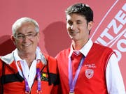 Philippe Guerdat (links) zusammen mit seinem Sohn Steve (Bild: KEYSTONE/LAURENT GILLIERON)
