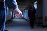 In der Wohnung zückte der Unbekannte ein Messer. (Bild: Fotolia)