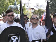 James Fields (l.) und Gleichgesinnte am 12. August 2017 an der Kundgebung in Charlottesville. (Bild: Keystone/AP Alan Goffinski/ALAN GOFFINSKI)