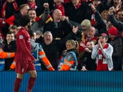 Liverpool feiert dank Mohamed Salah (Bild: KEYSTONE/EPA/PETER POWELL)
