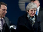 Die britische Premierministerin Theresa May ist am späten Dienstagnachmittag in Brüssel eingetroffen. Sie ist auf Werbetour in Europa, um ihren Amtskollegen und den EU-Politikern Zugeständnisse beim Brexit abringen. (Bild: KEYSTONE/AP/VIRGINIA MAYO)