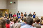 Karl Weilbach, Christian Schwarzenegger, Sema Karakus, Christian Bächle, Susanne Vincenz, Denise Flunser, Renato Kaiser und Gabriella Schmid am Podium zu «Gewalt an Frauen». (Bild: Thomas Hary)