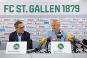 Matthias Hüppi präsentiert den neuen Trainer Peter Zeidler (rechts). (Bild: Urs Bucher)