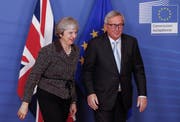 Theresa May und EU-Kommissionschef Jean-Claude Juncker gestern in Brüssel. (Bild: Olivier Hoslet/EPA)