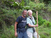 Ruth und Walter Odermatt auf ihrer Trekkingtour im Mgahinga Gorilla National Park in Uganda. (Bild: PD/Walter Odermatt)