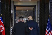 Sie trafen sich auf neutralem Boden: US-Präsident Donald Trump (rechts) und der nordkoreanische Dikdator Kim Jong Un. (Bild: Getty/Kevin Lim, Singapur, 12. Juni 2018)