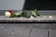 Eigentlich wäre Adventszeit. Doch in dieser Strasse starben Menschen. Keiner hat mehr Lust auf Flanieren. (Bild: Keystone/Roland Wittek)