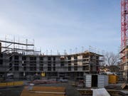 Die Initiative für mehr bezahlbare Wohnungen ist im Nationalrat wohl nicht mehrheitsfähig. Der gemeinnützige Wohnungsbau dürfte trotzdem profitieren. (Bild: KEYSTONE/GAETAN BALLY)