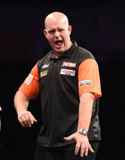 Siegerpose: Michael van Gerwen gewinnt den World Cup of Darts, ein Majorturnier. (Bild: Jan Hübner (Frankfurt, 1. Juni 2018))