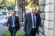 Adi Achermann (links) und Daniel Bussmann auf dem Weg ins Kantonsgericht. (Bild: (Pius Amrein (Luzern, 23. August 2018))